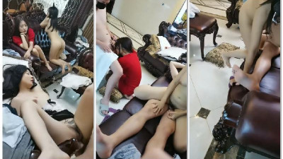 [동양야동] [본토 무야드 중국어] 풀 맞는 아기 기다리는 세 딸 두 남자, 얼굴 내밀고 소파에서 격정 탁탁, 말더듬이 형 젖 먹이고 윽박지른다. [쇼츠야동,섹트야동,국산야동,혼딸야동]