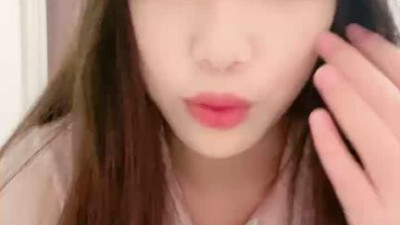 [동양야동] 새로 온 콜라 여동생은 얼굴을 내밀고 섹시한 정장 차림으로 늑대 친구를 유혹하고, 지휘자의 생방송을 듣고, 엉덩이를 내밀며 투덜대고, 스스로 소란을 피우고, 신음하고, 표정이 밝습니다. [쇼츠야동,섹트야동,국산야동,혼딸야동]